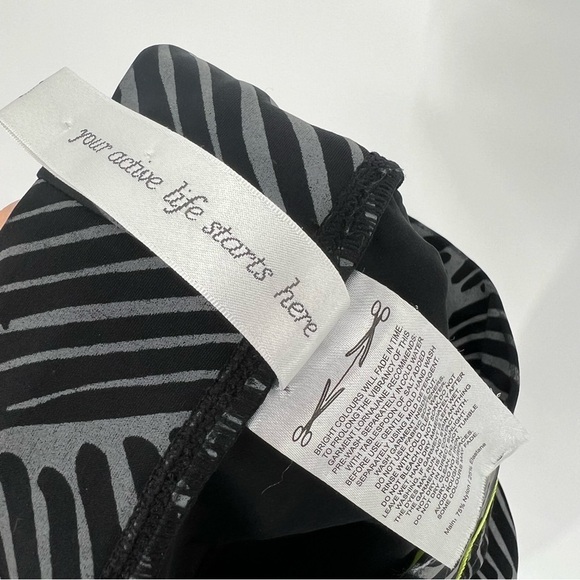 Lorna Jane Reflective Active Leggings Size Small - Picture 10 of 15